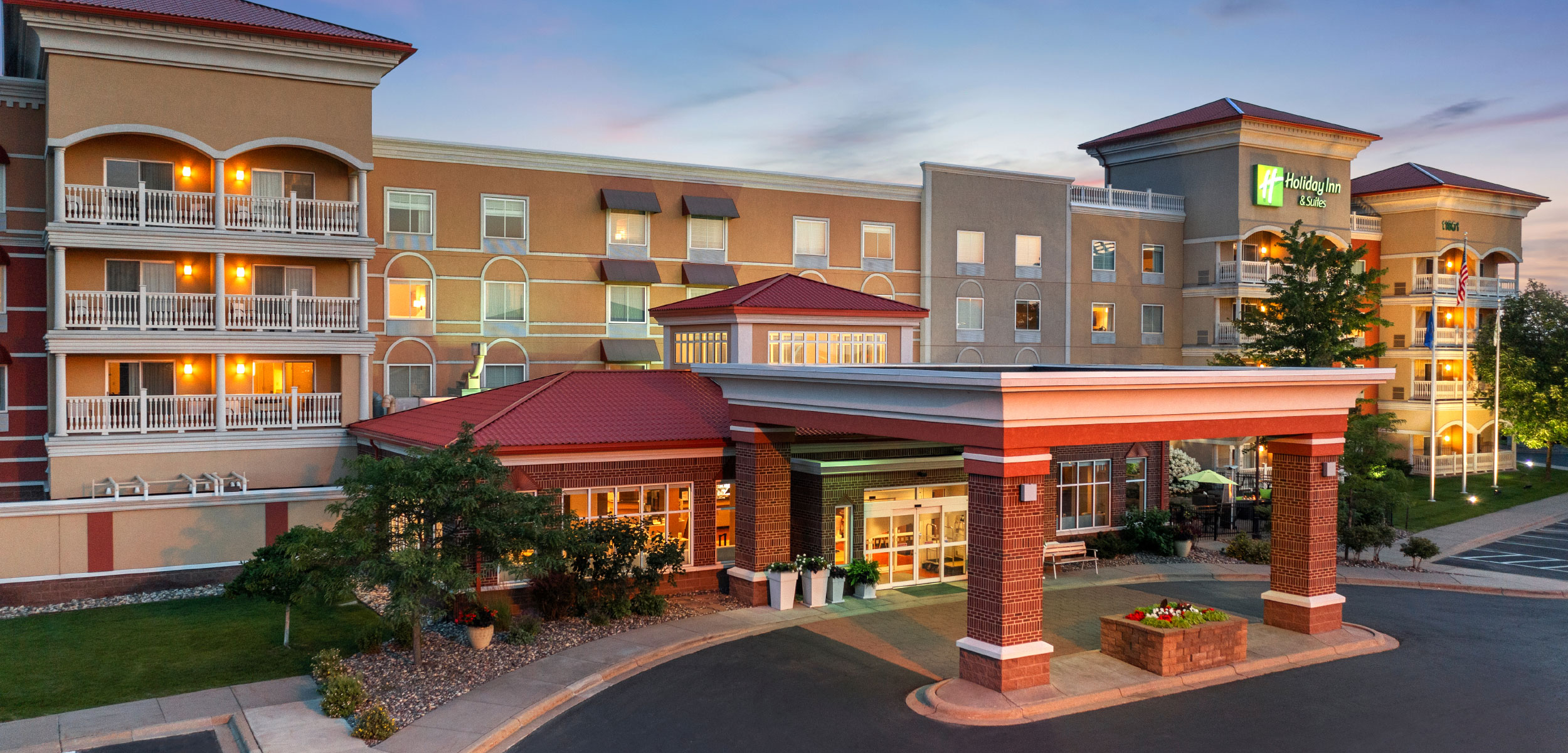 Holiday Inn & Suites Arbor Lakes