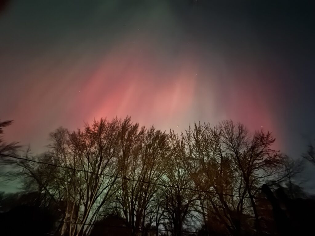 Northern Lights Dazzle the Twin Citiies