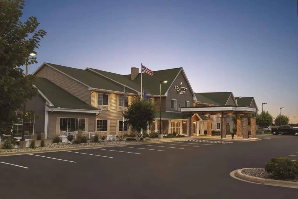 Country Inn & Suites by Radisson, Willmar, MN