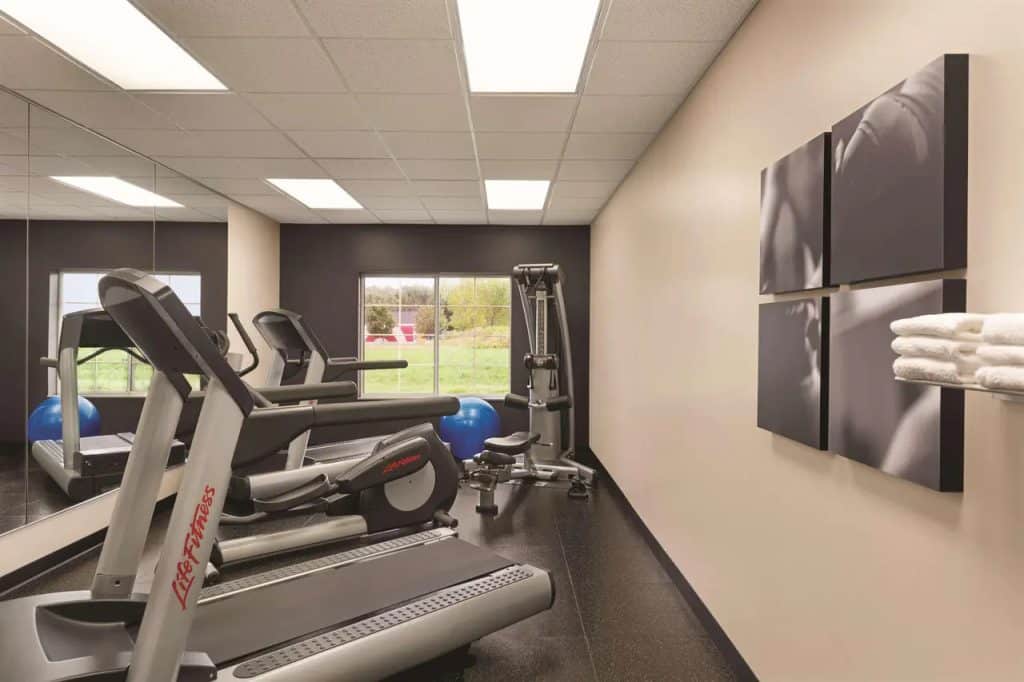 Country Inn & Suites by Radisson, Willmar, MN