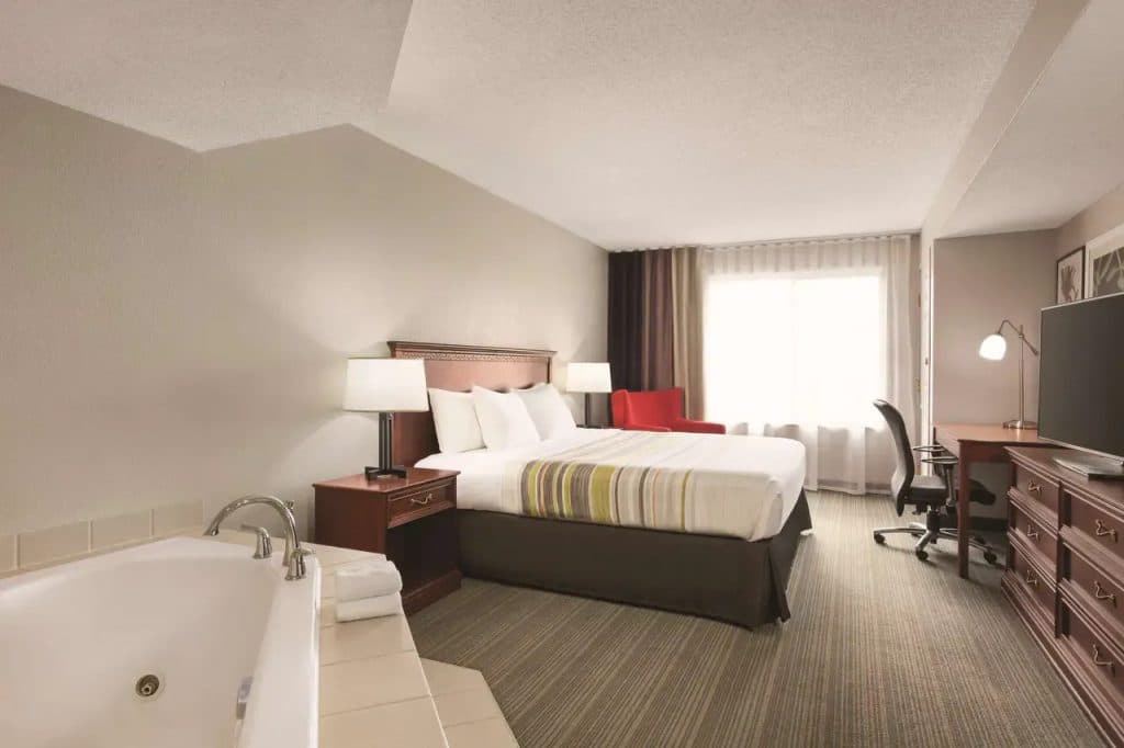 Country Inn & Suites by Radisson, Willmar, MN