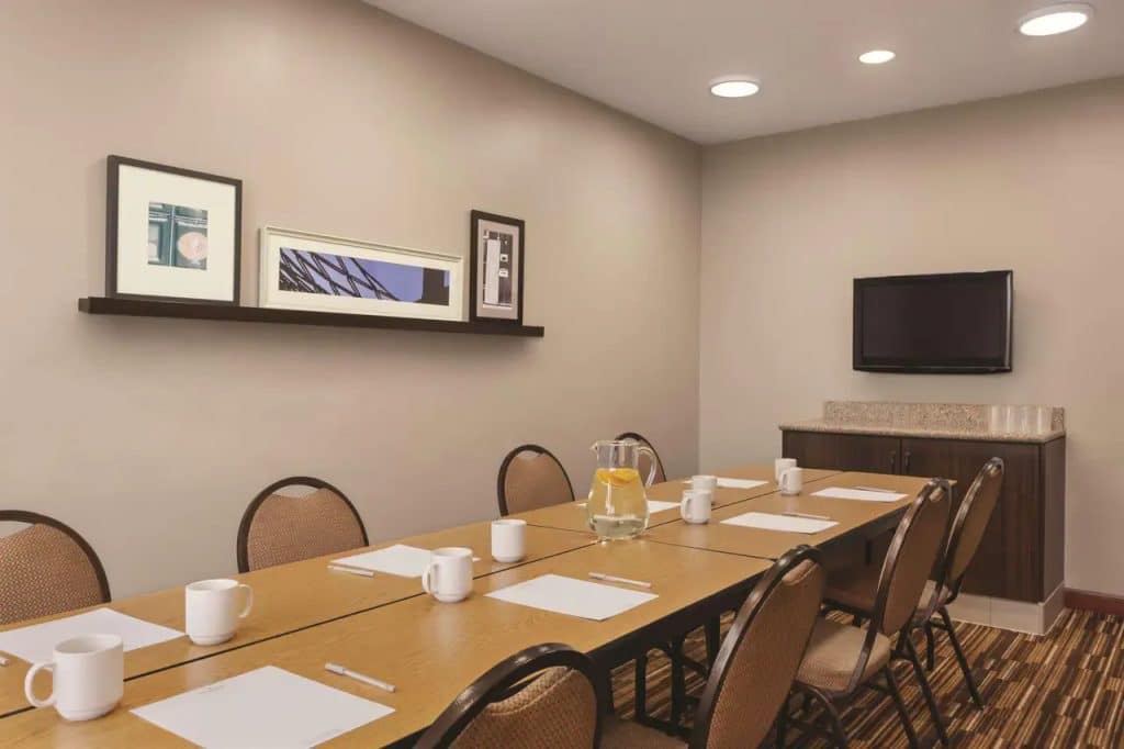 Country Inn & Suites by Radisson, Willmar, MN
